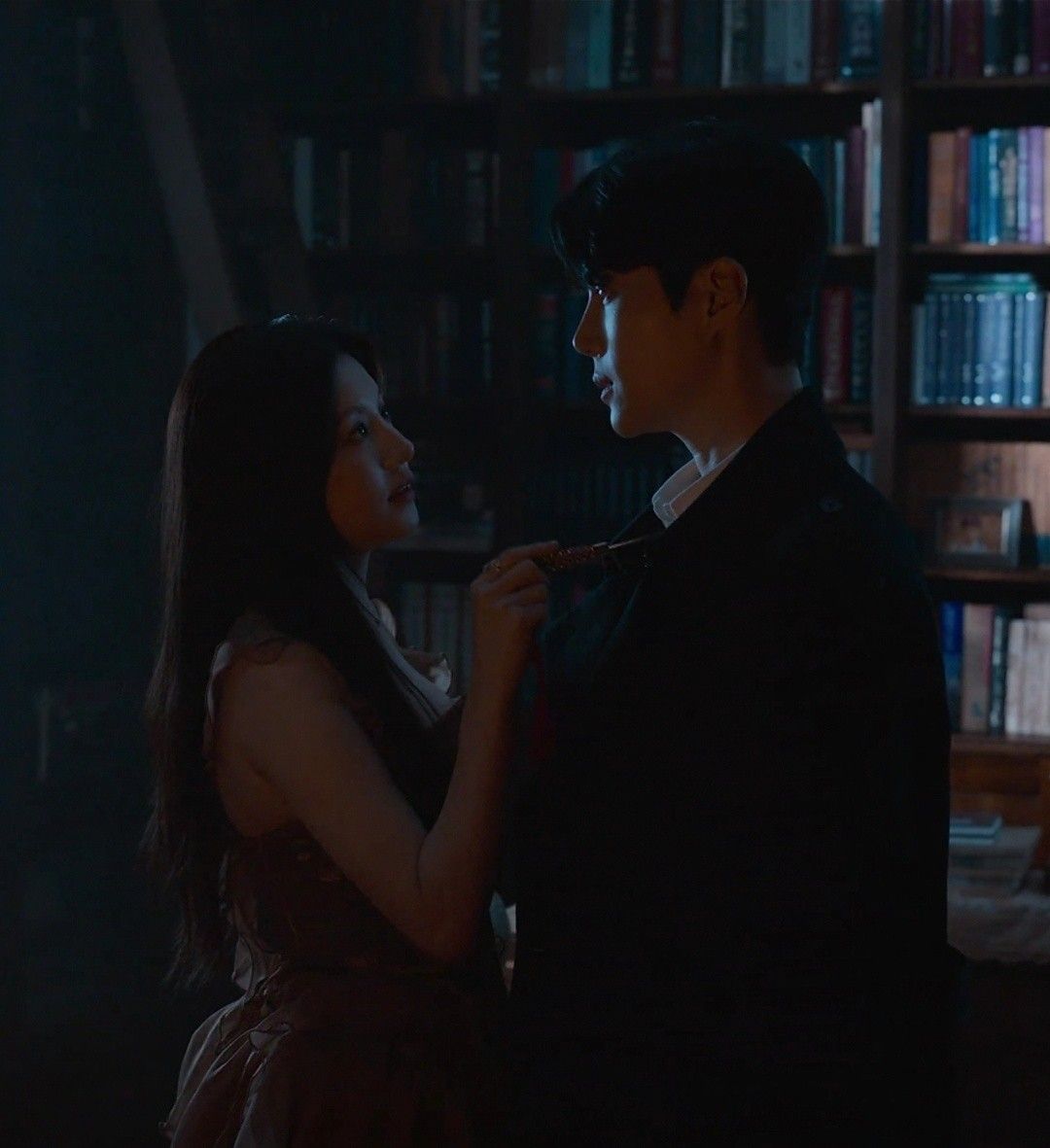 CÔ ẤY CHỈ BẢO VỆ KHÁCH HÀNG