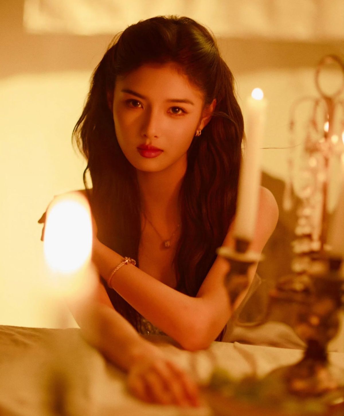 Bức Màn Sự Thật