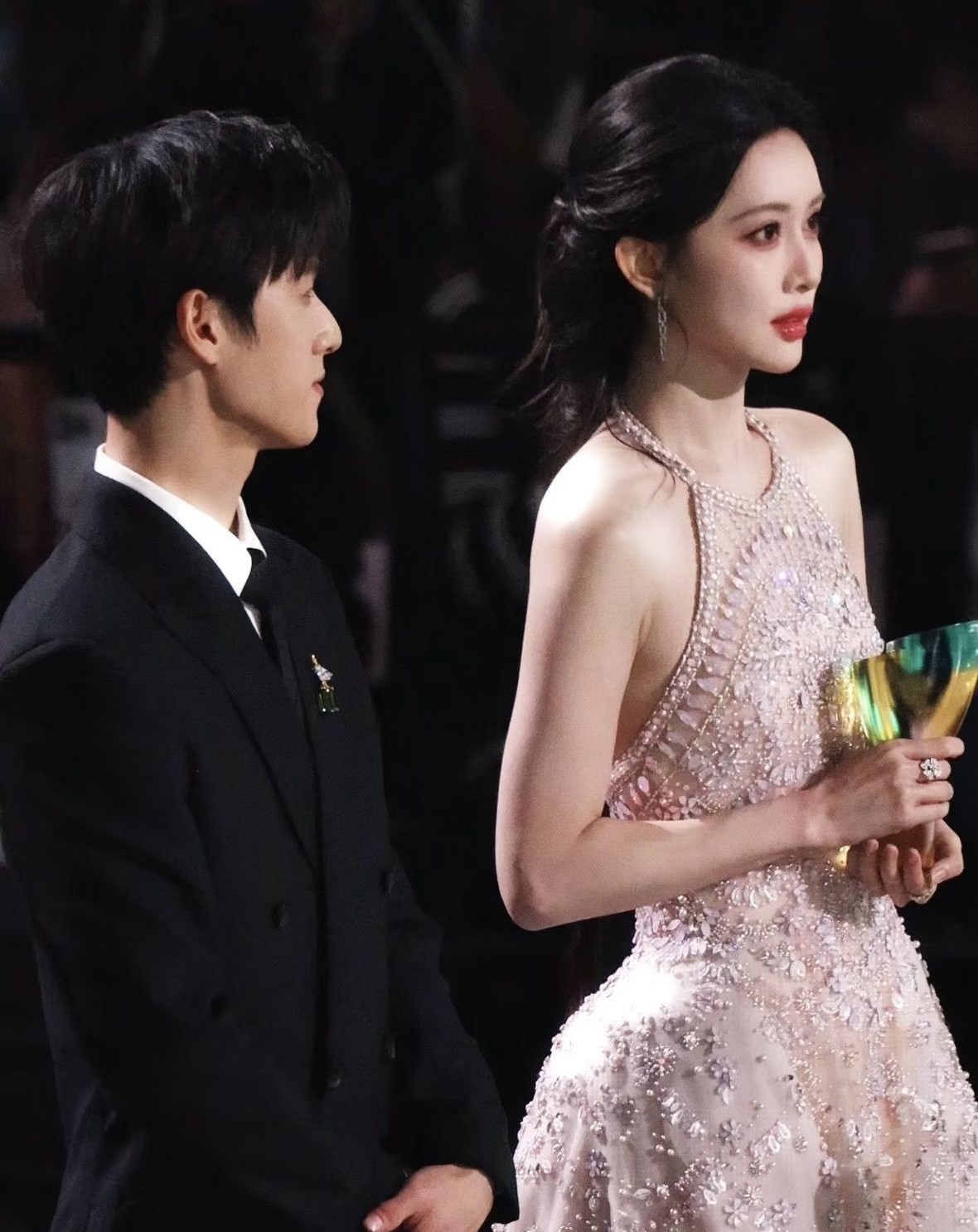 CHIẾC USD ẨN CHỨA SỰ DỐI TRÁ CỦA BẠN TRAI